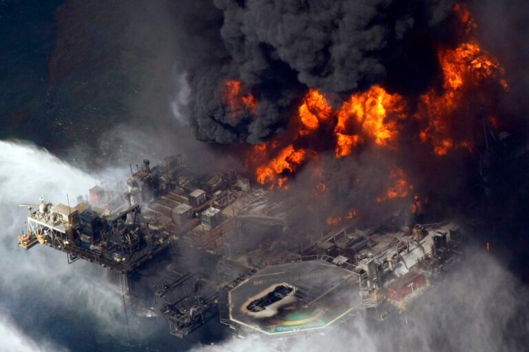 deepwater horizon halliburton oil spill