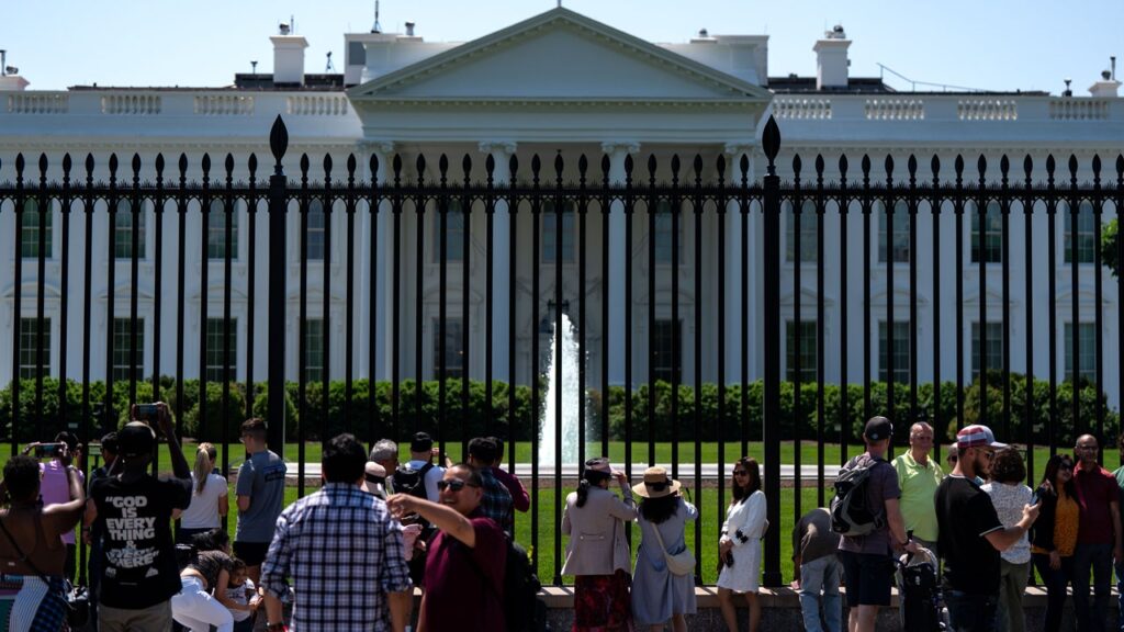 white house tourists