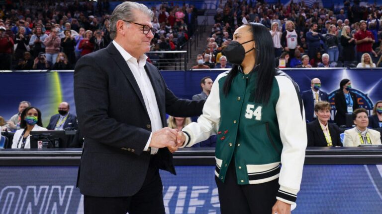 geno auriemma dawn staley handshake